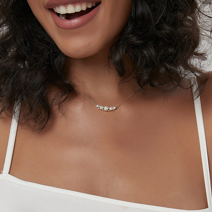 Collar chapado en oro de 18 quilates con incrustaciones de perlas y circonitas redondas de estilo simple