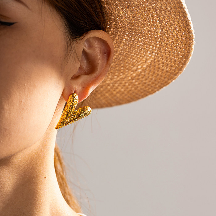 Elegante herzförmige Ohrringe aus Edelstahl mit 18-Karat-Vergoldung