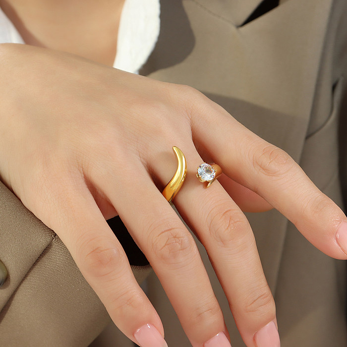 Luxuriöse, glänzende, geometrische Titanstahl-Inlay-Zirkon-Ringe mit 18-Karat-Vergoldung