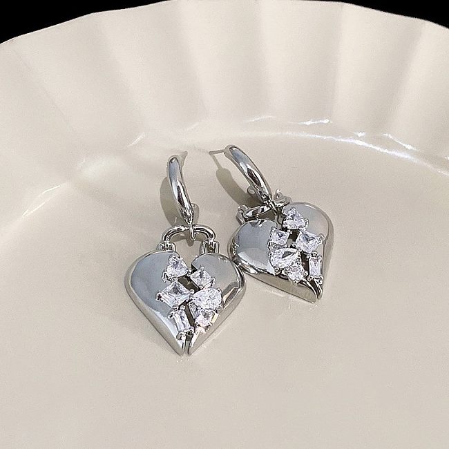 1 paire de boucles d'oreilles pendantes en cuivre et Zircon, Style moderne, Simple, Cool, en forme de cœur, incrustation de placage