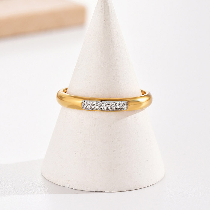 Anillos chapados en oro de 14K con incrustaciones de diamantes de imitación redondos de acero inoxidable de estilo coreano de estilo simple