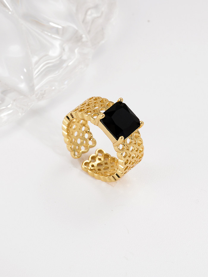 Offener Ring im Retro-Einfachstil mit quadratischer Verkupferung und ausgehöhltem Inlay-Zirkon, 18 Karat vergoldet