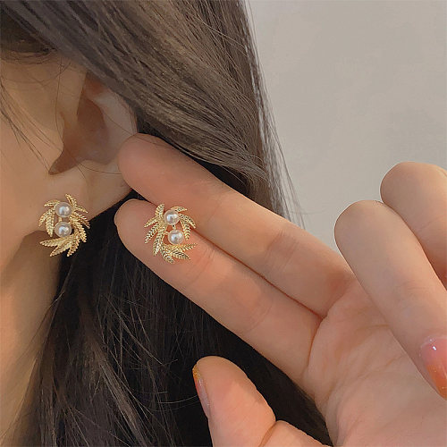 1 paire de clous d'oreilles plaqués or 14 carats, style Simple et élégant, incrustation de feuilles en cuivre, perles artificielles