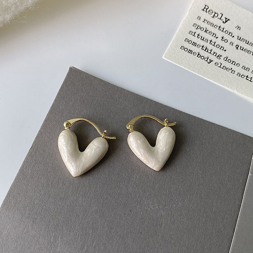 1 paire de boucles d'oreilles élégantes en forme de cœur, plaquées cuivre