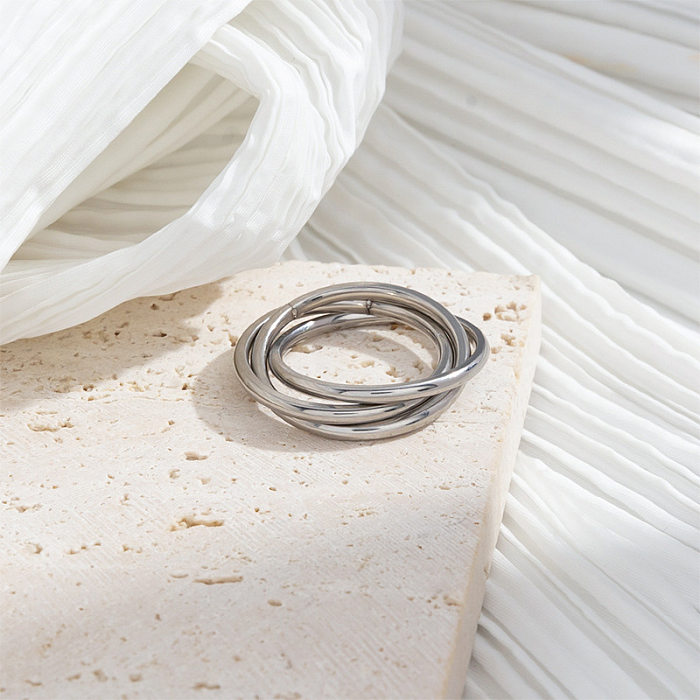 Anéis folheados a prata com revestimento de aço inoxidável de cor sólida estilo simples