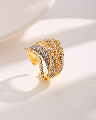 Offene Ringe im schlichten Stil mit Kreuzkupfer, kreuz und quer überzogener Zirkoneinlage, 18 Karat vergoldet
