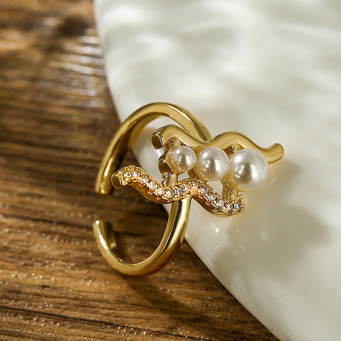Eleganter offener Ring mit geometrischer Verkupferung, Inlay, künstlichen Perlen, Zirkon, 18 Karat vergoldet