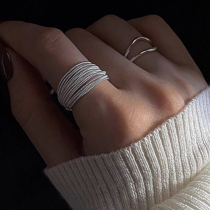 Offene Ringe mit geometrischer Verkupferung im modernen Stil