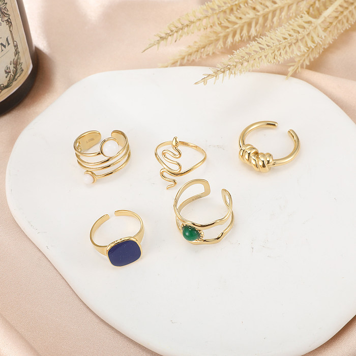 Offene Ringe im römischen Stil im Streetwear-Stil mit Schlangen-Edelstahlbeschichtung und Opal-18-Karat-Vergoldung
