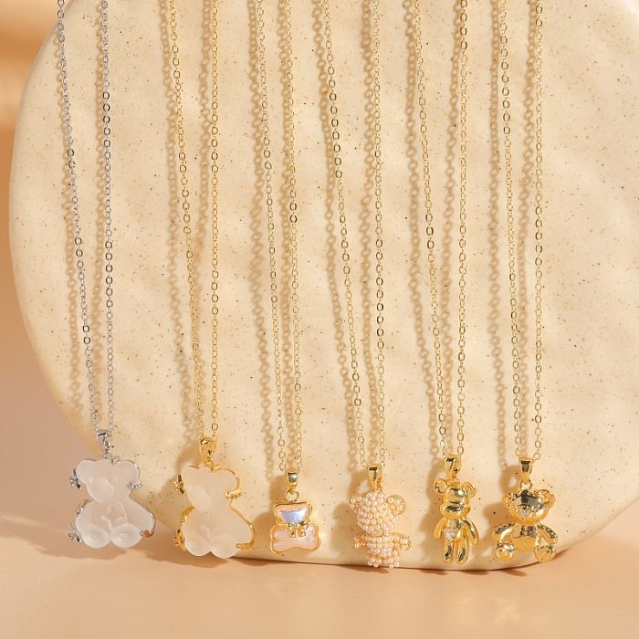 Elegante Halskette im klassischen Bären-Kupfer-Stil mit 14 Karat vergoldeten künstlichen Strasssteinen und künstlichen Perlen in großen Mengen
