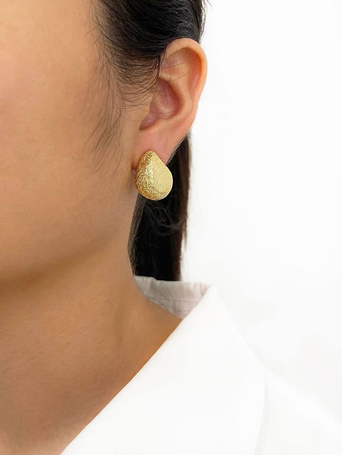1 paire de clous d'oreilles en cuivre plaqué de gouttelettes d'eau streetwear