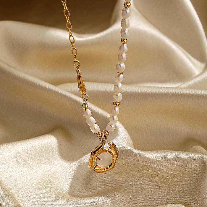 Elegante Halskette mit unregelmäßiger Verkupferung und Intarsien aus Süßwasserperlen mit 18-Karat-Vergoldung