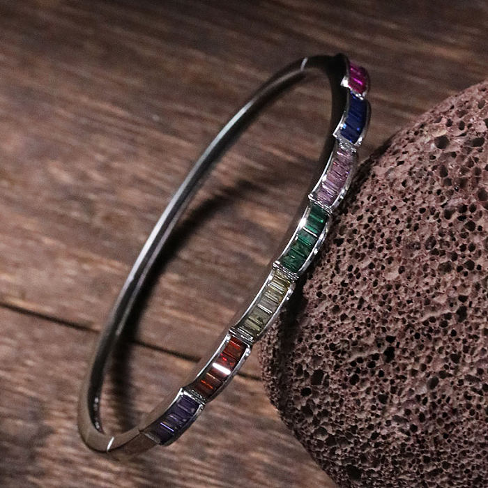 Bracelet rétro rond en cuivre avec incrustation de zircon