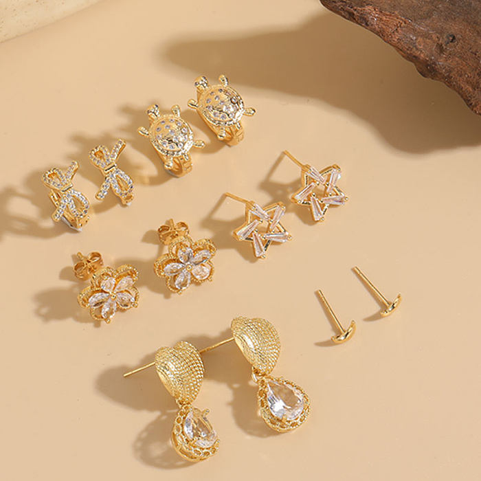 1 par de pendientes elegantes chapados en oro de 14K con incrustaciones asimétricas de cobre y forma de corazón y estrella