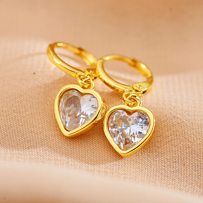 1 paire de boucles d'oreilles plaquées en forme de cœur, incrustation de cuivre et de Zircon plaqué or