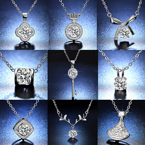 Halskette mit glänzenden geometrischen Kupfereinlagen und künstlichen Strasssteinen