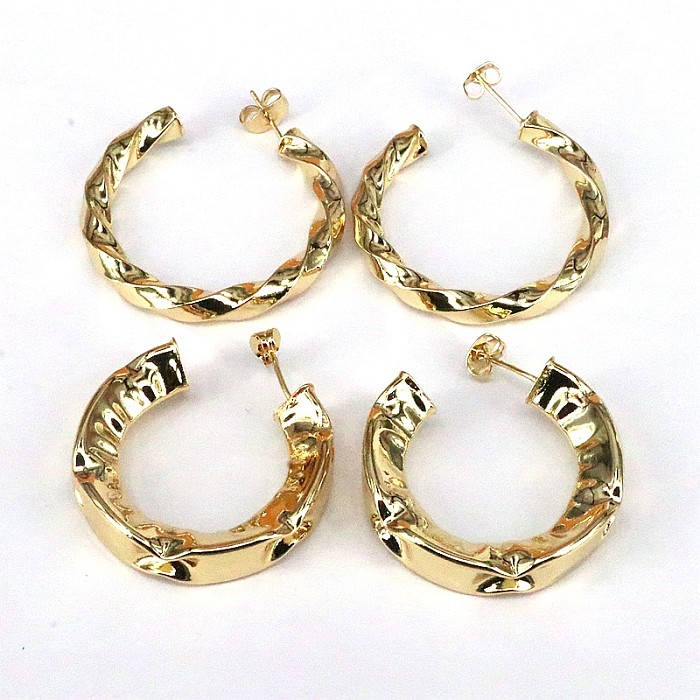 1 paire de clous d'oreilles rétro en forme de C plaqué cuivre plaqué or