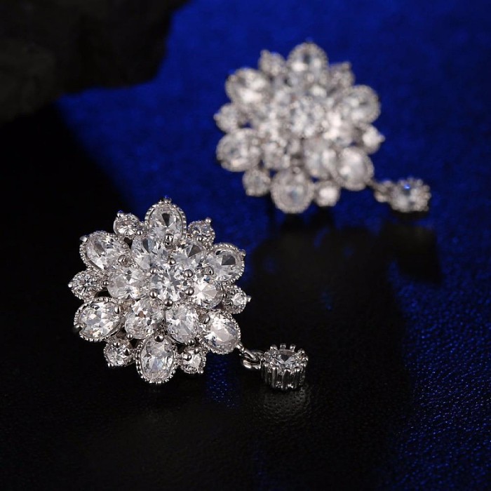 1 Pair Glam Simple Style Water Droplets Flower Snowflake Irregular Plating Inlay Copper Zircon Ear Studs