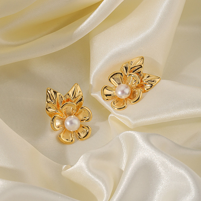 1 Pair Basic Simple Style Commute Leaf Flower Plating Inlay Copper Artificial Pearls 18K Gold Plated Ear Studs