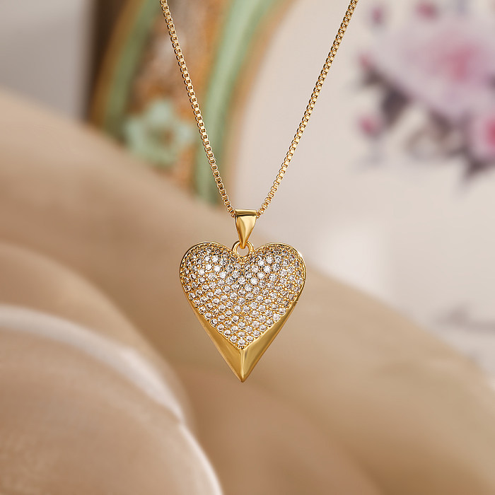 قلادة بتصميم بسيط على شكل قلب مطلية بالنحاس ومرصعة بالزركون ومطلية بالذهب عيار 18 قيراط