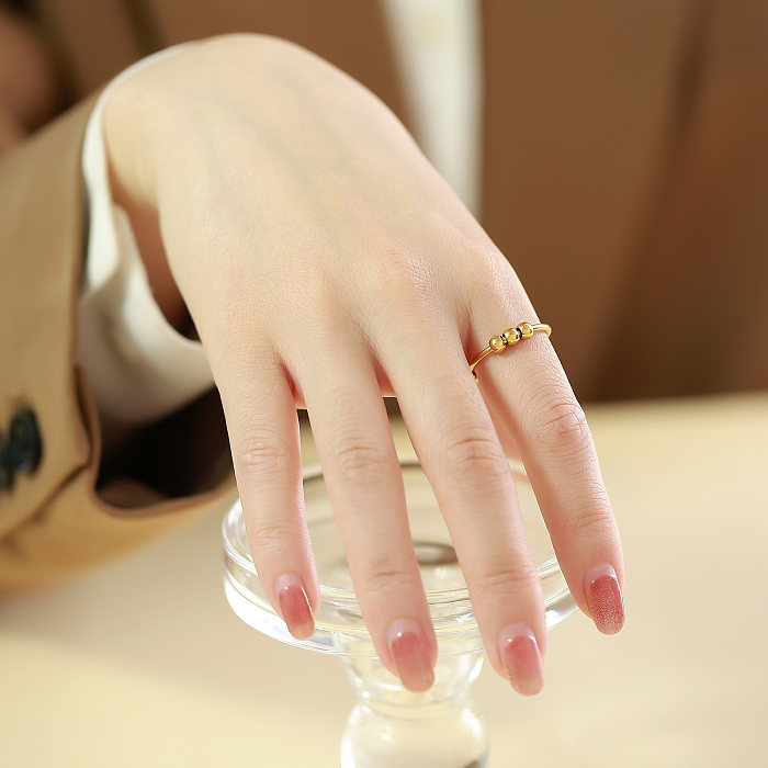 Anéis banhados a ouro redondos de aço inoxidável de cor sólida estilo simples