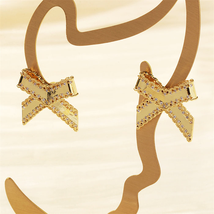 1 paire de boucles d'oreilles plaquées or 18 carats avec nœud papillon brillant et incrusté de cuivre et de zircon
