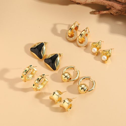 1 Paar einfache, unregelmäßige, runde, emaillierte Inlay-Ohrringe mit Kupferperle und Zirkon, 14 Karat vergoldet