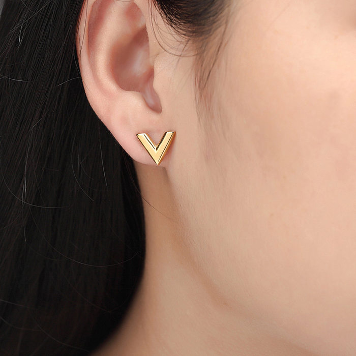 Collier de boucles d'oreilles plaqué or en acier titane en forme de V de style simple et élégant