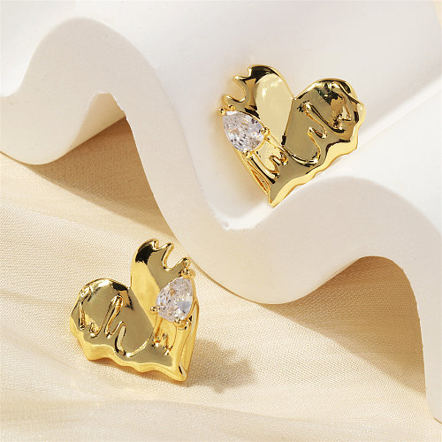 1 par de brincos de orelha banhados a ouro 18K, estilo simples, brilhante, irregular, forma de coração, chapeamento, zircão de cobre