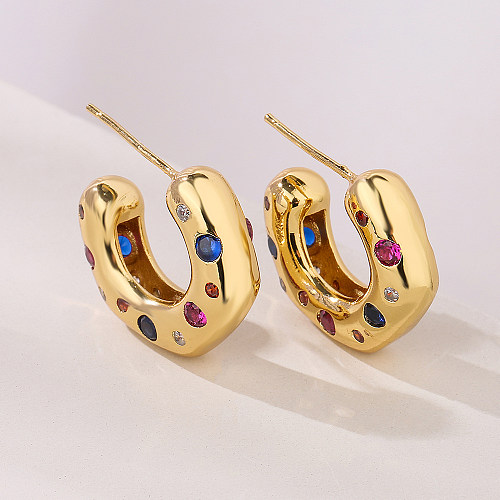 1 par de brincos de orelha de zircão com incrustações de cobre em forma de C da moda