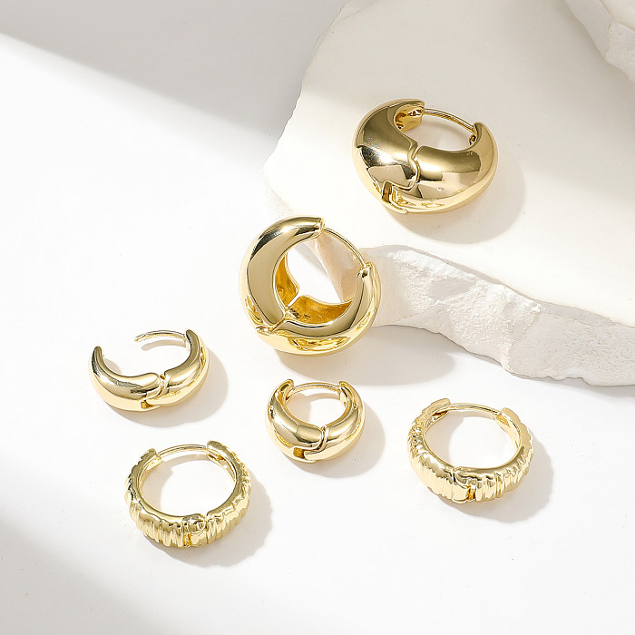 3 pares de aretes de aro chapados en oro y cobre con revestimiento ovalado de estilo simple