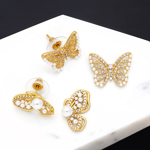 1 Paar süße, schlichte Ohrstecker mit Schmetterlingsbeschichtung, Inlay aus Kupfer, künstlichen Perlen, Zirkon, 18 Karat vergoldet