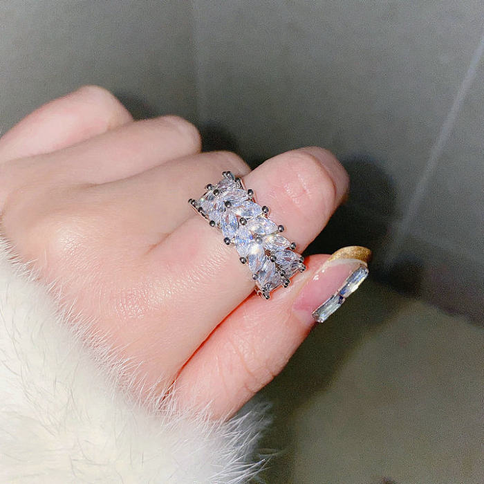 Anillos de circón con incrustaciones de cobre cuadrados de estilo simple