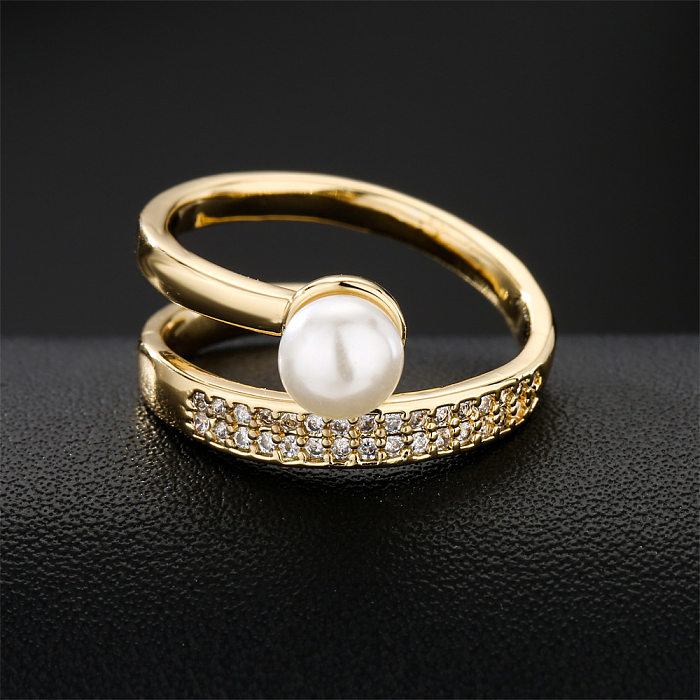 Modischer offener Ring mit geometrischem Kupfer-Micro-Set-Zirkon-Überzug aus 18 Karat Gold mit Perle