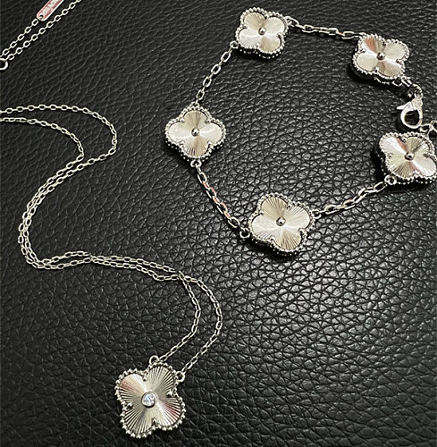 Elegant Four Leaf Clover Titanium Steel Plating Gold Plated Bracelets Necklace