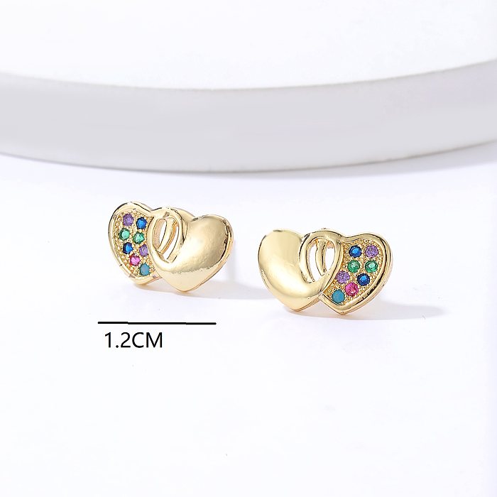 1 paire de clous d'oreilles plaqués or 18 carats, en forme de cœur, avec incrustation de papillon en cuivre et Zircon