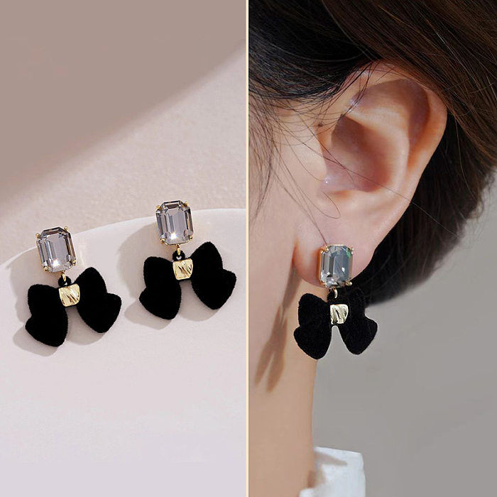 Retro Flower Copper Plating Inlay Artificial Gemstones Pearl Ear Studs 1 Pair