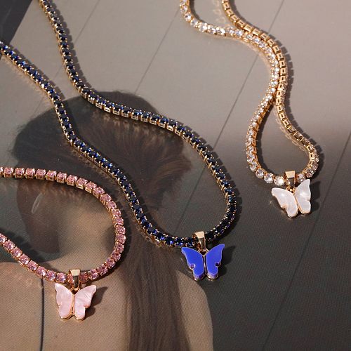 Lässiger schlichter Stil Pendel-Halskette mit Schmetterlings-Kupferbeschichtung, künstlichen Edelsteinen, 18 Karat vergoldet, Anhänger-Halskette