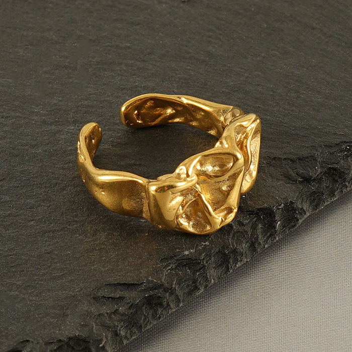 A cor sólida retro elegante dobra o anel aberto banhado a ouro 18K de aço inoxidável no volume