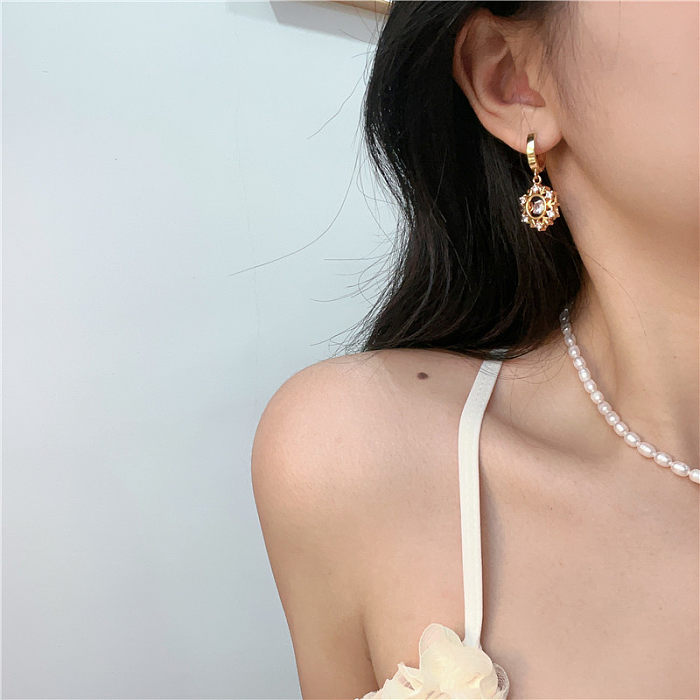 Schlichter Stil mit Blumen-Kupfer-Perlen-Inlay-Zirkon-Ohrring-Halskette