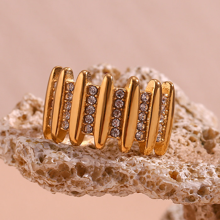 Anillos chapados en oro de 18 quilates con incrustaciones de revestimiento de acero inoxidable geométrico estilo clásico básico estilo vintage