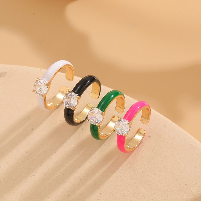 Elegante Ringe mit einfarbiger Verkupferung und Inlay aus Zirkon und 14-Karat-Vergoldung