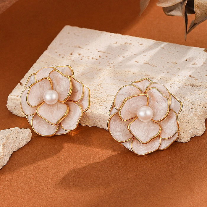 1 paire de clous d'oreilles en perles artificielles en cuivre, incrustation d'émail de fleur de trajet pour femme