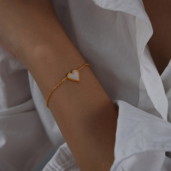 Elegante französische Art-Herzform-Titanstahl-Beschichtung, Inlay, Acrylschale, 18 Karat vergoldete Armbänder, Ohrringe, Halskette