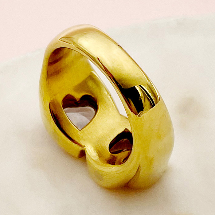 Anillos chapados en oro del Zircon del embutido del revestimiento de acero inoxidable de la forma del corazón del estilo simple