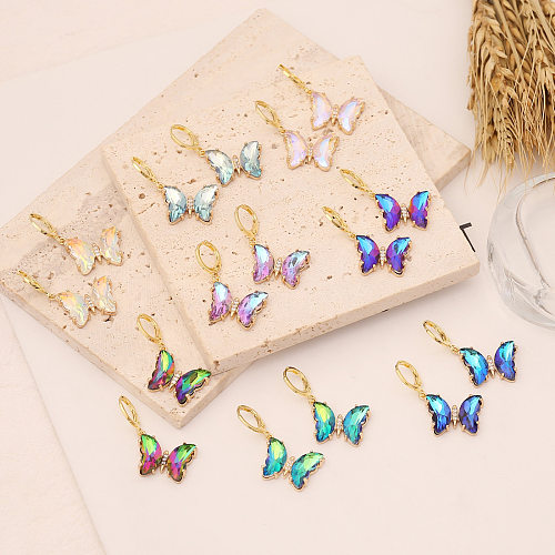 Mehrfarbige Ohrringe mit Schmetterlingsdekor und Farbverlauf