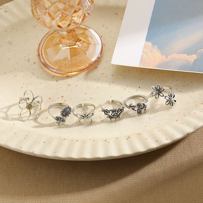 Asymmetrische offene Ringe aus Kupfer mit Blumenmuster im Vintage-Stil