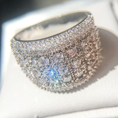 Anéis largos de zircão com incrustações de latão elegantes e glamourosos de cor sólida