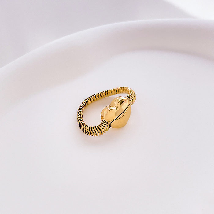Einfache, herzförmige, vergoldete Ringe aus Titanstahl