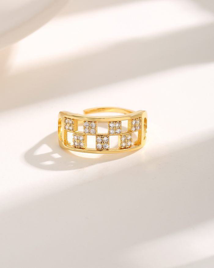 Luxuriöse, quadratische, verkupferte, hohle Inlay-Zirkon-Ringe im Vintage-Stil mit 18 Karat vergoldeten offenen Ringen
